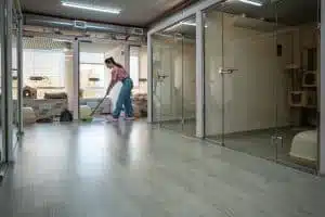 Как правильно мыть паркет: чистый и сияющий пол без вздутия и повреждений